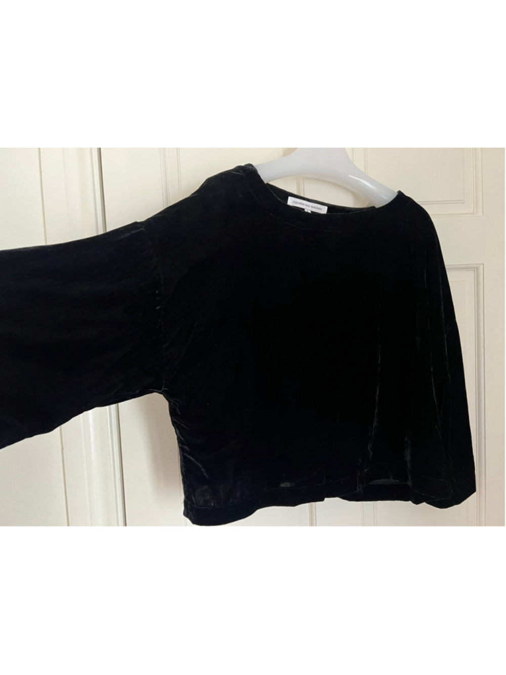 Women's Cupcakes and Cashmere Michaela Black Velvet Short Sleeve Top Size L - Picture 2 of 4